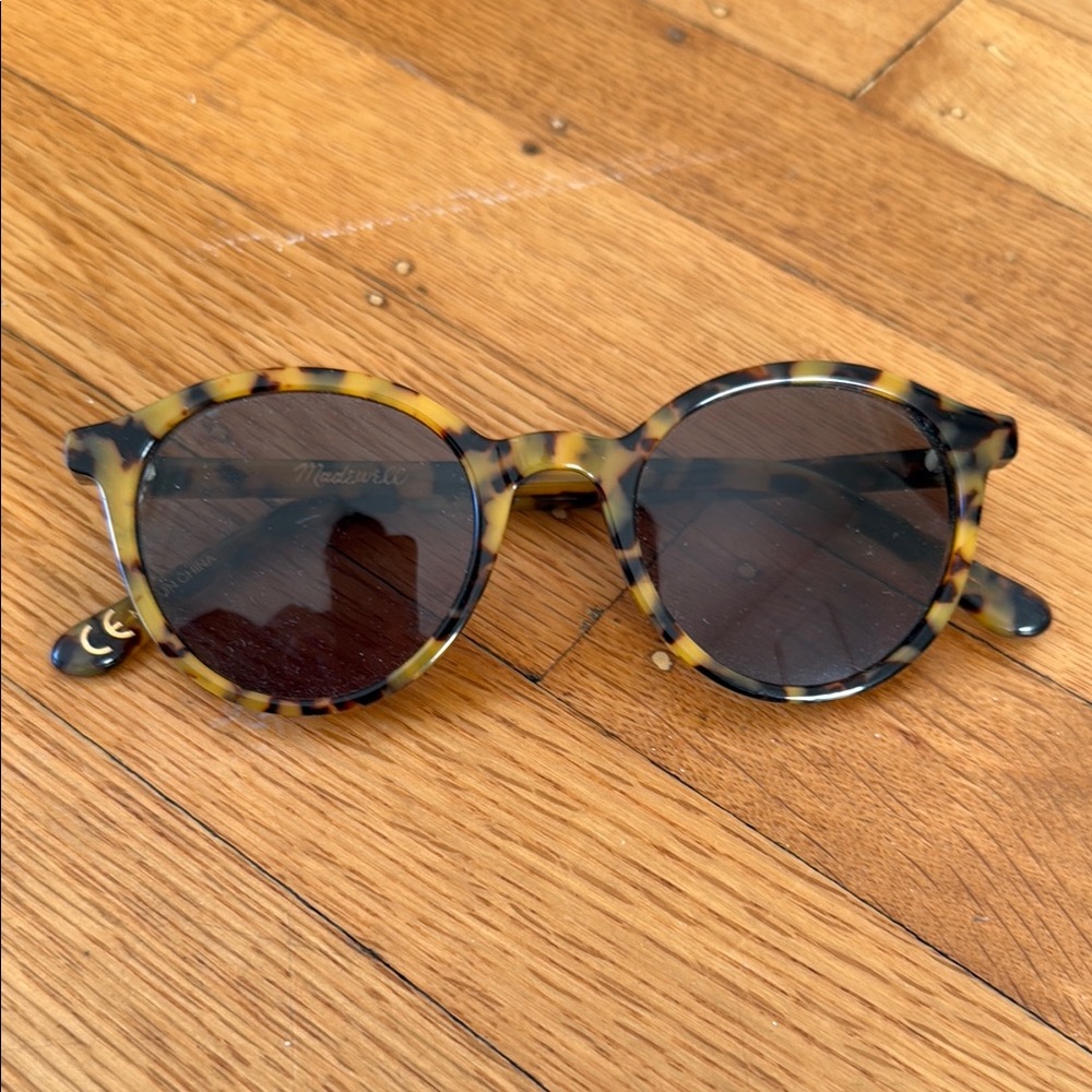 Tortoise Shell Round Sunglasses